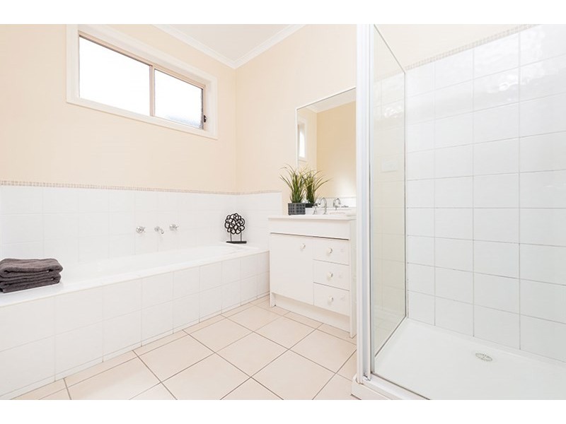 6 Berrima Close, Craigieburn VIC 3064