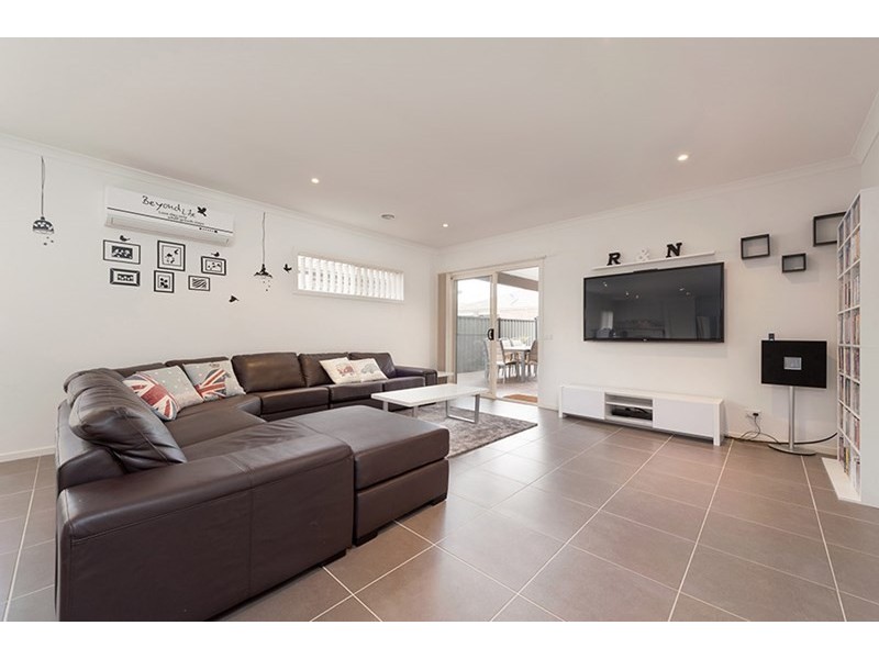 33 Woodford Street, Craigieburn VIC 3064