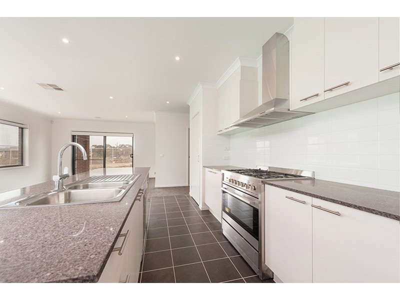 13 Lush Drive, Craigieburn VIC 3064