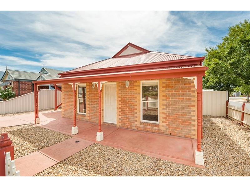 2 Heathwood Close, Craigieburn VIC 3064