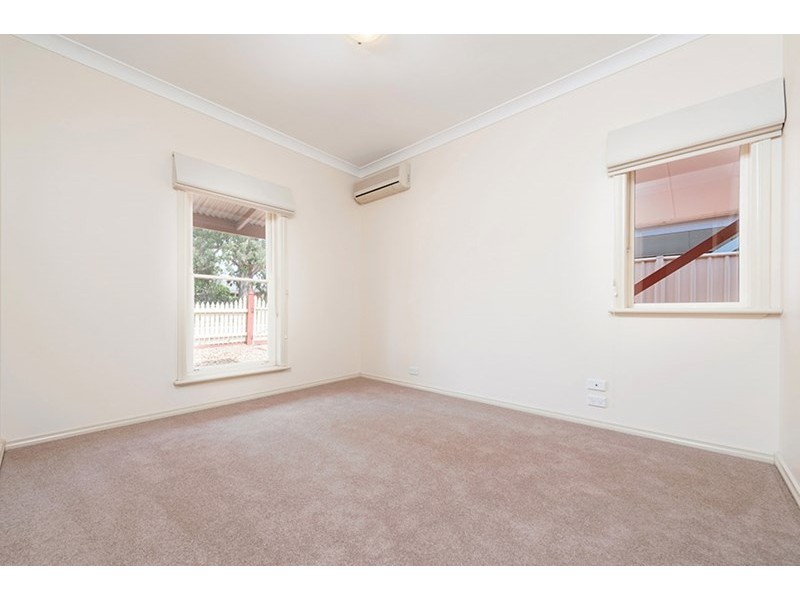 2 Heathwood Close, Craigieburn VIC 3064