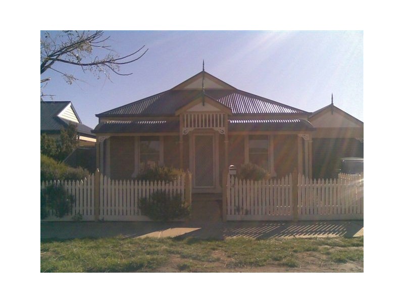 4 Avenel Gardens, Craigieburn VIC 3064