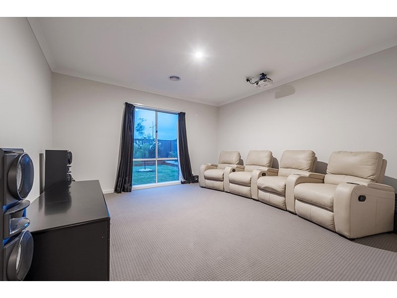 10 Clopton Rise, Craigieburn VIC 3064