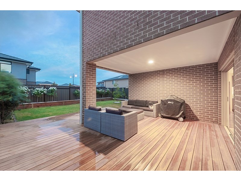 10 Clopton Rise, Craigieburn VIC 3064