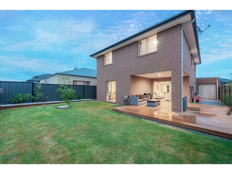 10 Clopton Rise, Craigieburn VIC 3064