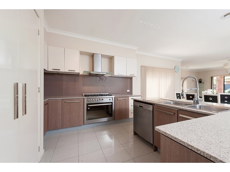 64 Hyde Park Avenue, Craigieburn VIC 3064