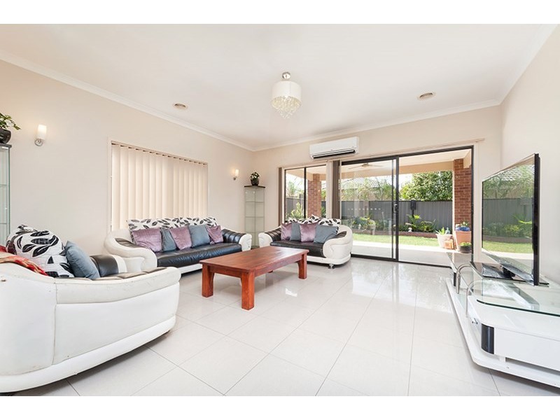 64 Hyde Park Avenue, Craigieburn VIC 3064