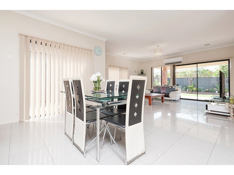 64 Hyde Park Avenue, Craigieburn VIC 3064
