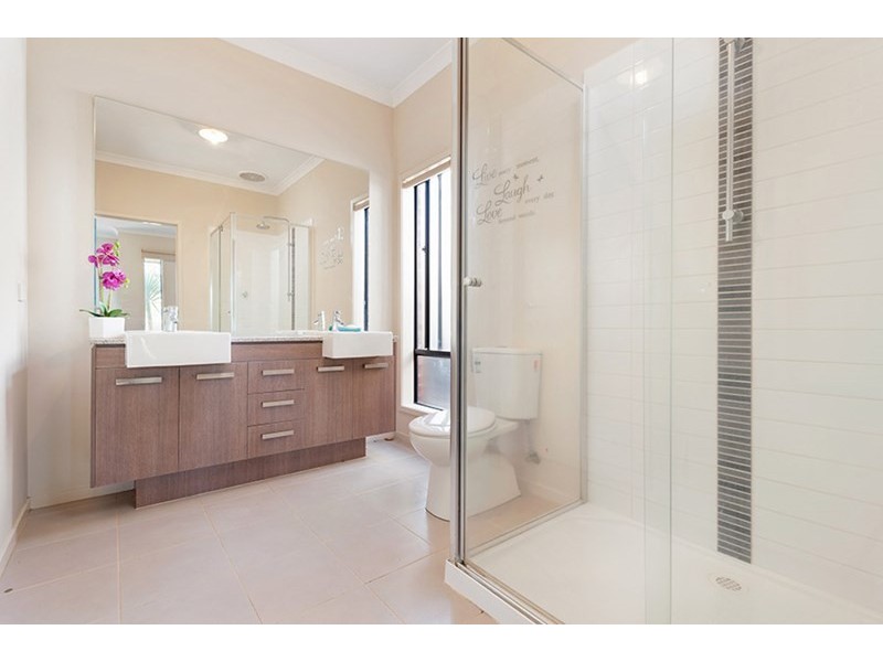64 Hyde Park Avenue, Craigieburn VIC 3064