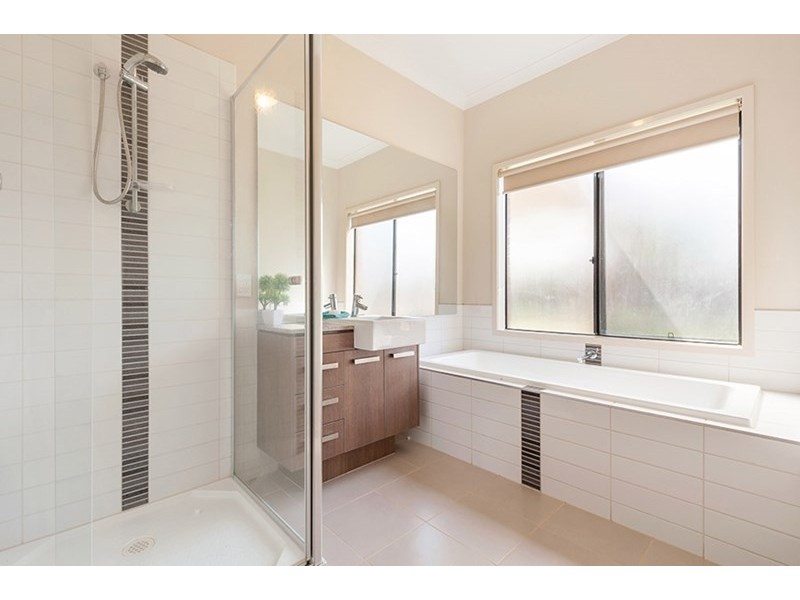 64 Hyde Park Avenue, Craigieburn VIC 3064