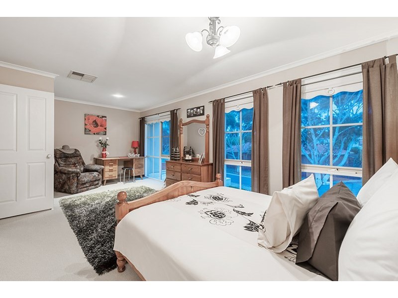 4 Porter Avenue, Roxburgh Park VIC 3064