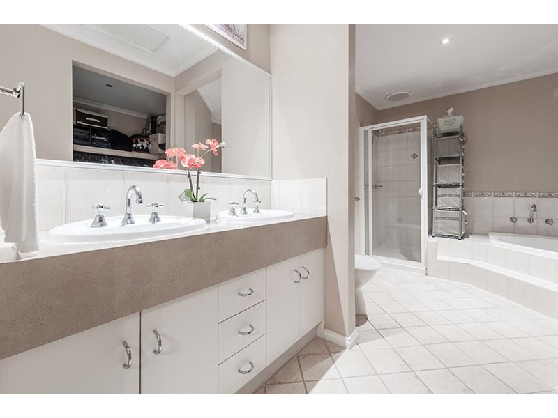 4 Porter Avenue, Roxburgh Park VIC 3064