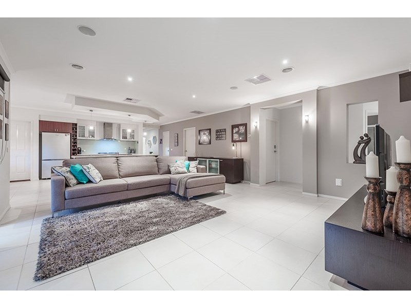 11 Long Island Circuit, Craigieburn VIC 3064