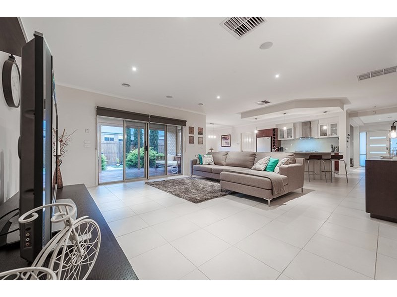 11 Long Island Circuit, Craigieburn VIC 3064