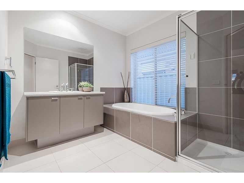 11 Long Island Circuit, Craigieburn VIC 3064