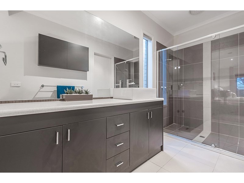 11 Long Island Circuit, Craigieburn VIC 3064