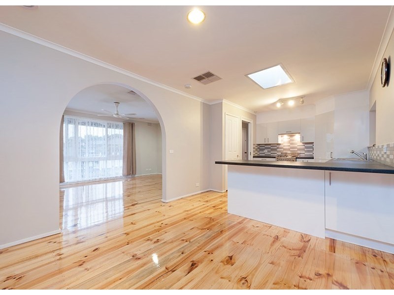 16 Grinstead Court, Craigieburn VIC 3064