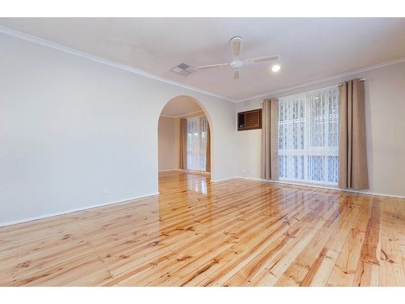 16 Grinstead Court, Craigieburn VIC 3064