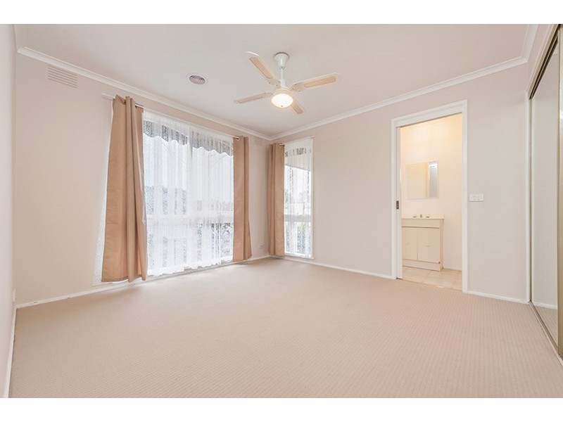 16 Grinstead Court, Craigieburn VIC 3064