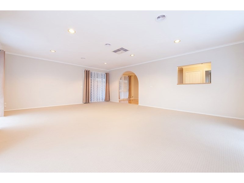 16 Grinstead Court, Craigieburn VIC 3064