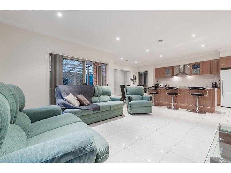 8 Berrima Close, Craigieburn VIC 3064