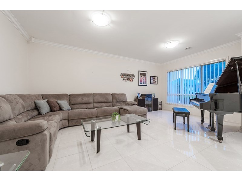 8 Berrima Close, Craigieburn VIC 3064