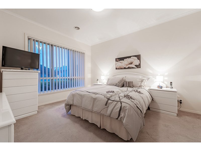 8 Berrima Close, Craigieburn VIC 3064