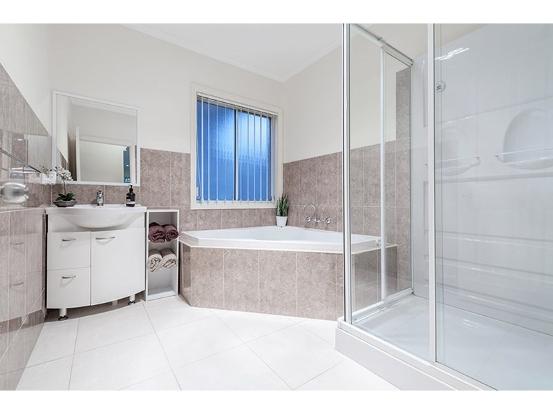 8 Berrima Close, Craigieburn VIC 3064