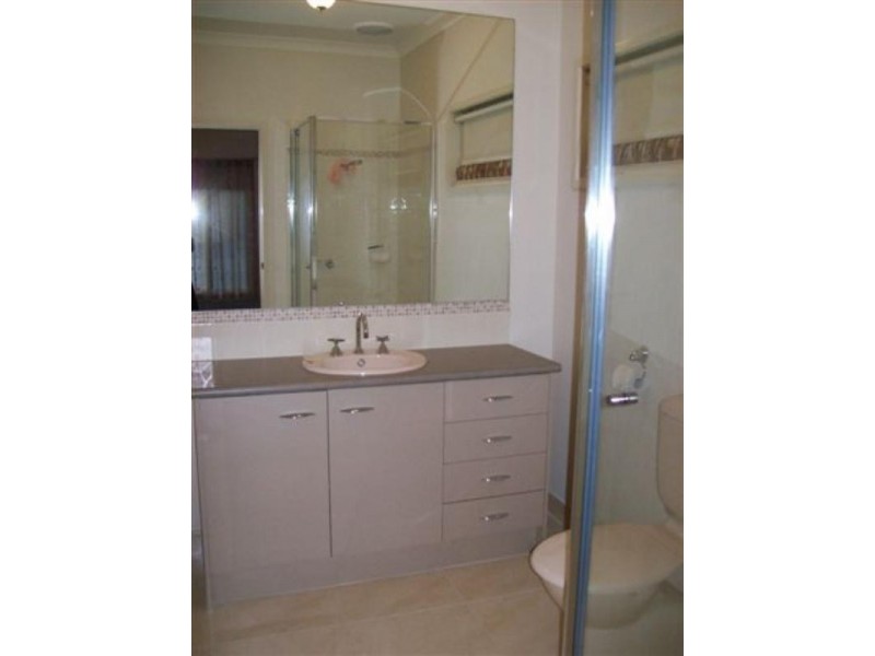 25 Cheltenham Close, Craigieburn VIC 3064