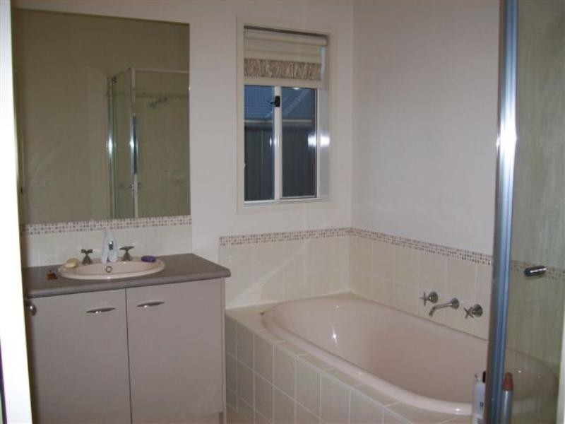 25 Cheltenham Close, Craigieburn VIC 3064