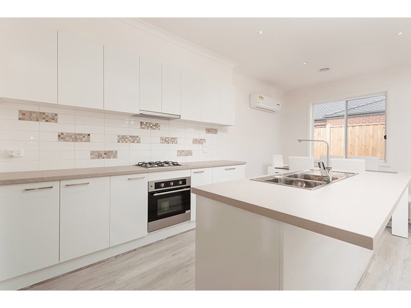 30 Hollington Drive, Mickleham VIC 3064