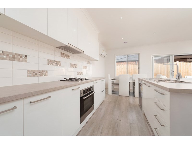 30 Hollington Drive, Mickleham VIC 3064