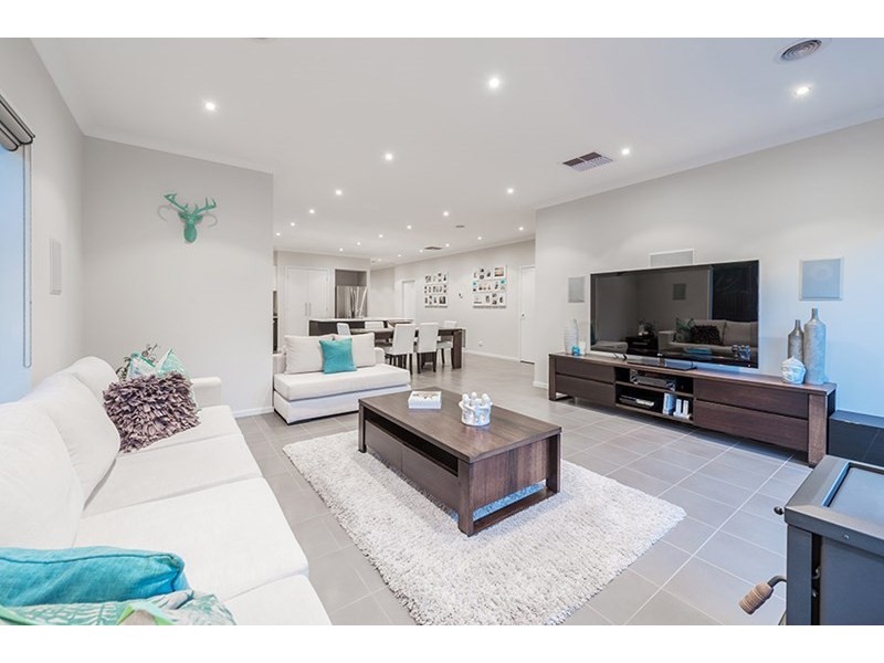 32 Cradle Mountain Drive, Craigieburn VIC 3064