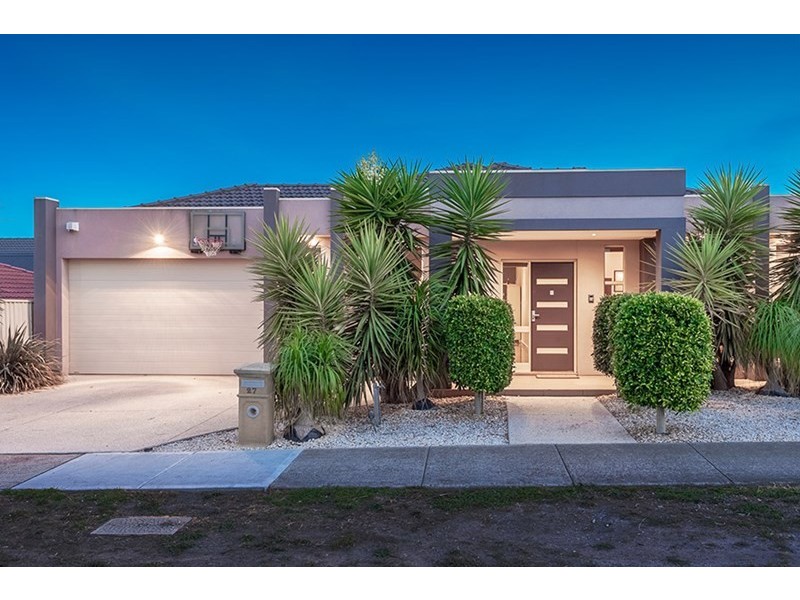 27 Statesman Avenue, Roxburgh Park VIC 3064