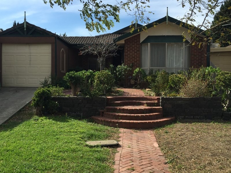 4 Satterly Way, Roxburgh Park VIC 3064