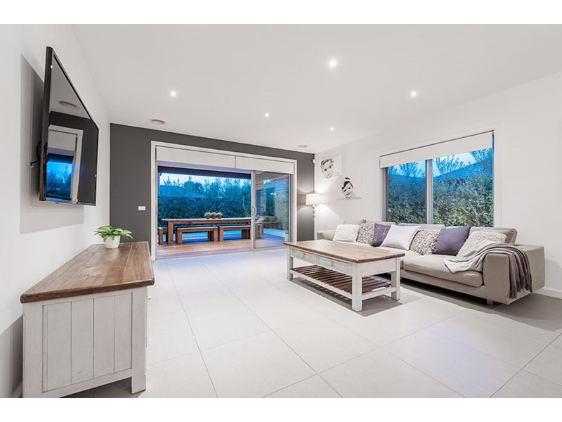 9 Grove Road, Craigieburn VIC 3064