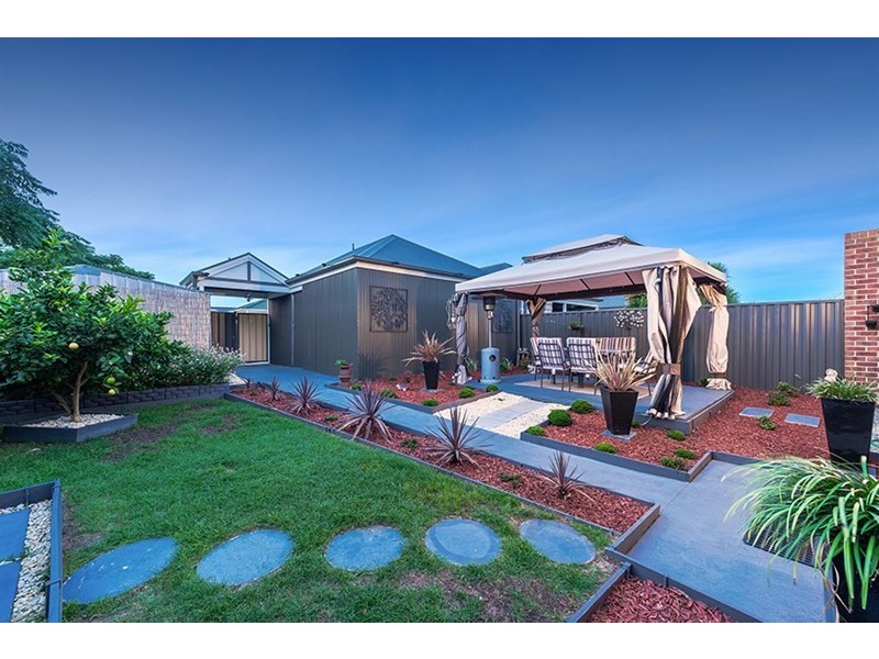 2 Cooma Lane, Craigieburn VIC 3064