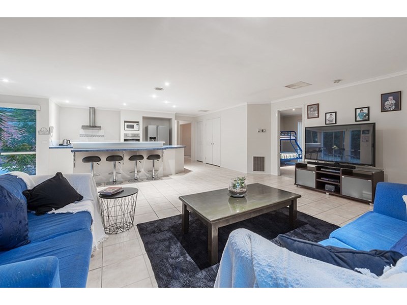 56 Lakes Drive, Craigieburn VIC 3064