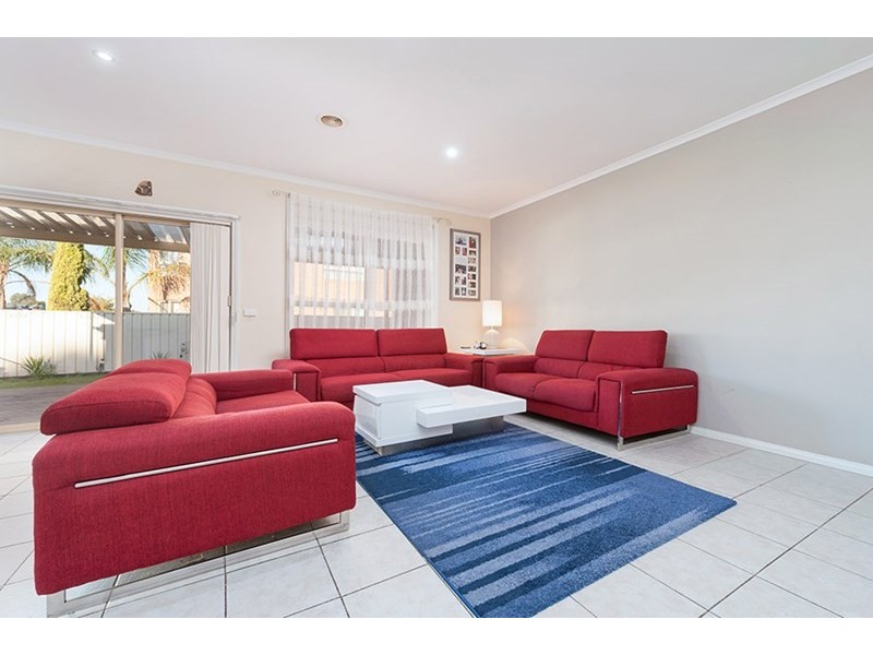 11 Merrivale Place, Roxburgh Park VIC 3064
