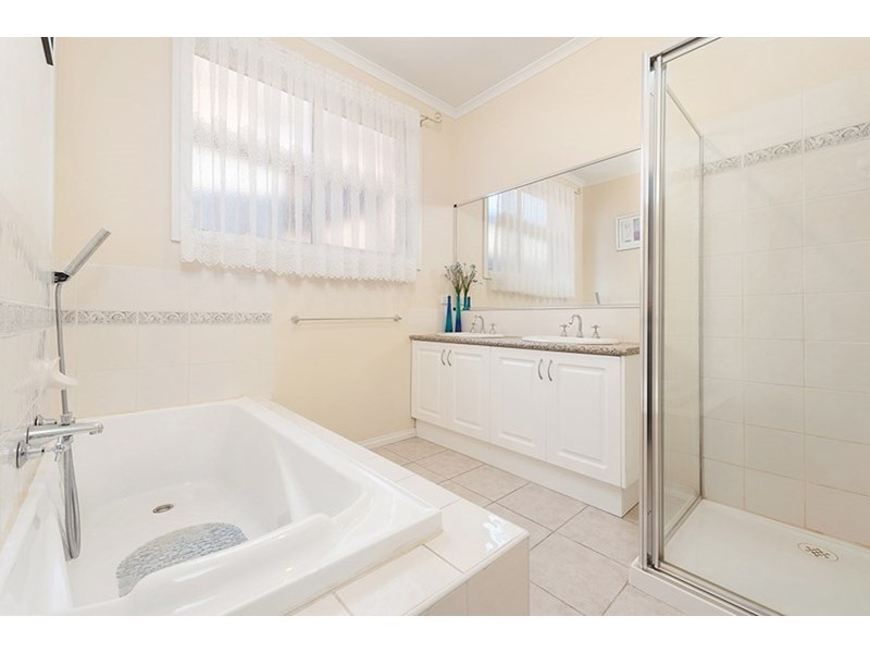 11 Merrivale Place, Roxburgh Park VIC 3064