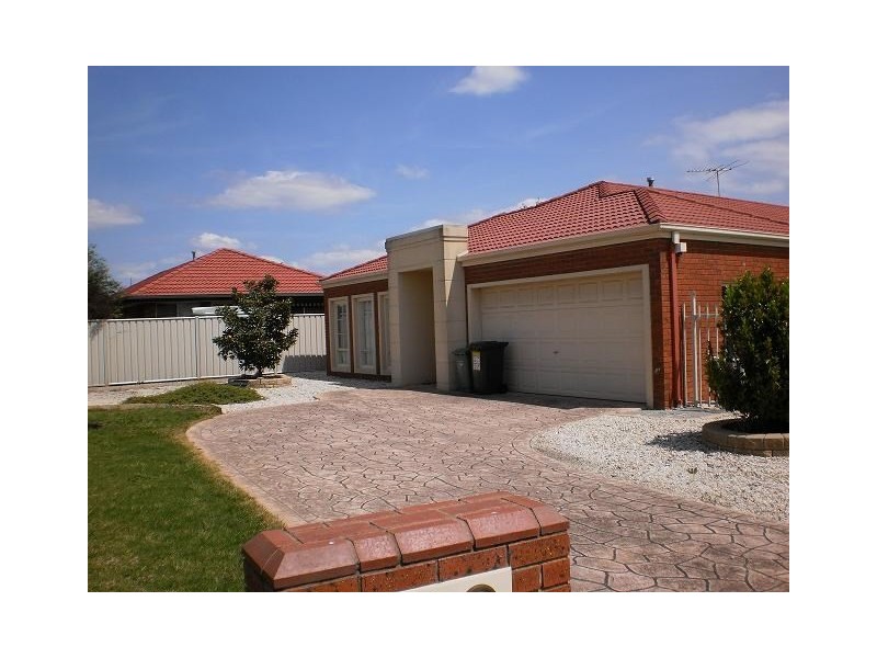 10 Cherry Blossom Close, Craigieburn VIC 3064