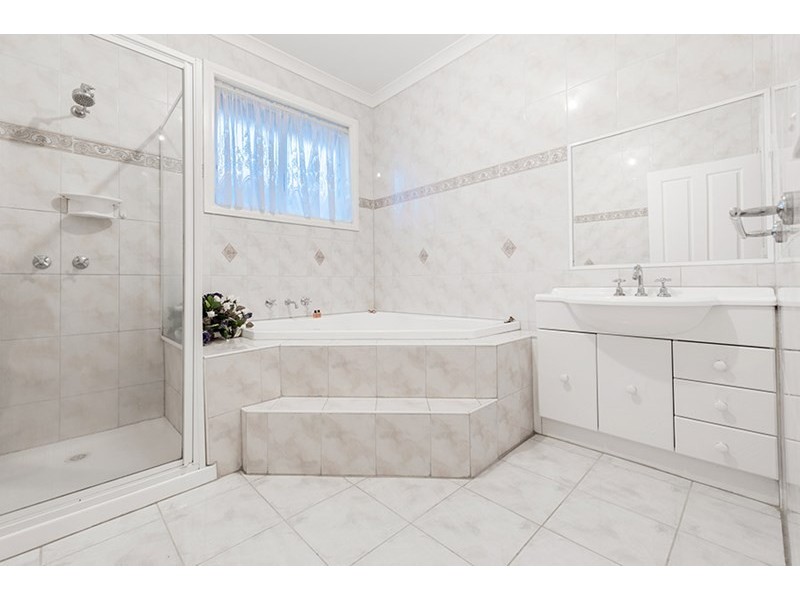 3 Alberton Avenue, Roxburgh Park VIC 3064