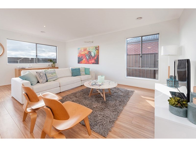 42 Scoria Circuit, Craigieburn VIC 3064