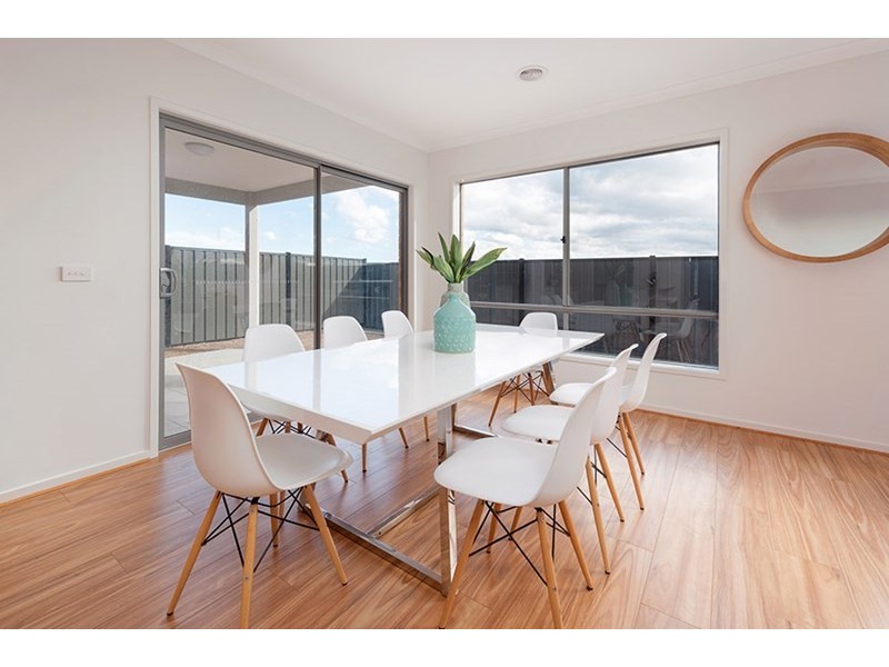 42 Scoria Circuit, Craigieburn VIC 3064