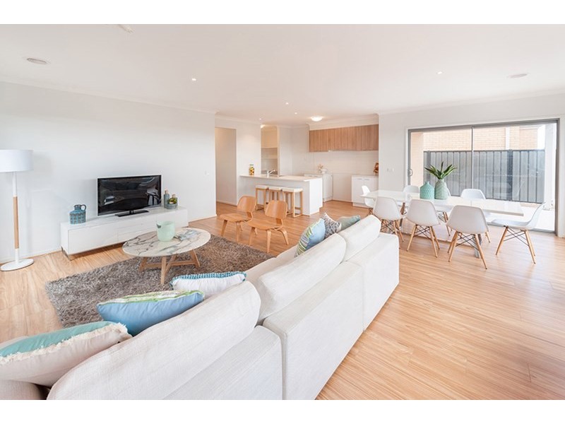 42 Scoria Circuit, Craigieburn VIC 3064