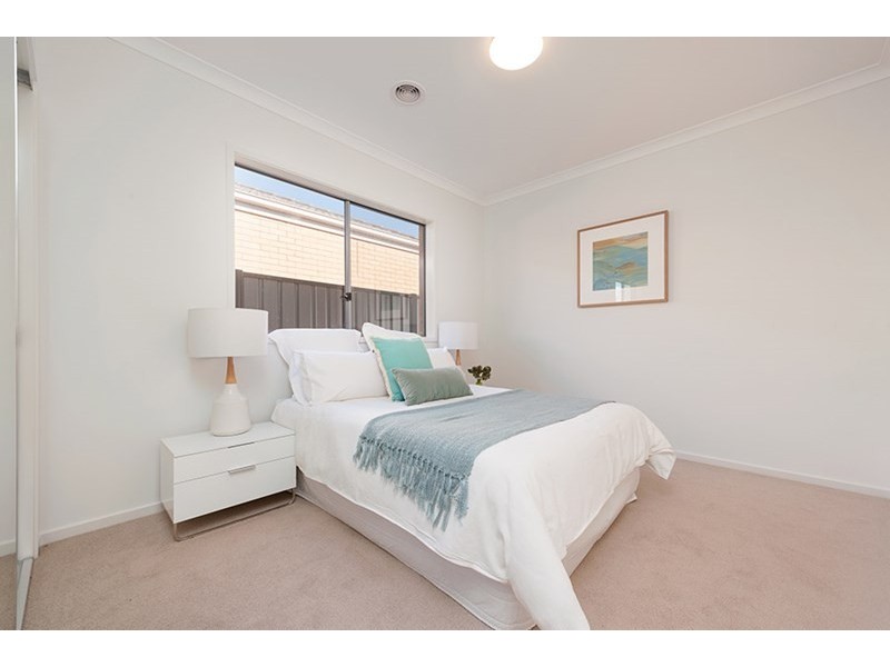 42 Scoria Circuit, Craigieburn VIC 3064