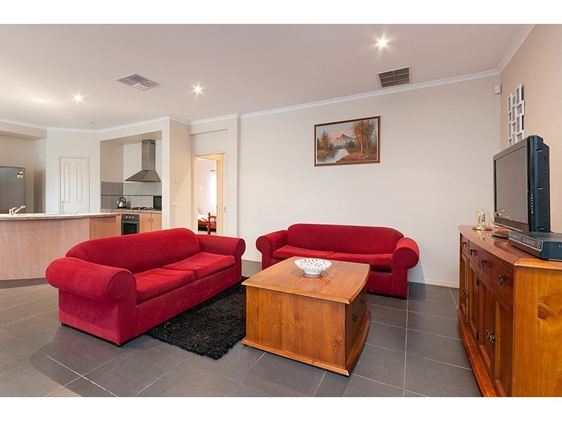 124 Malcolm Creek Parade, Craigieburn VIC 3064