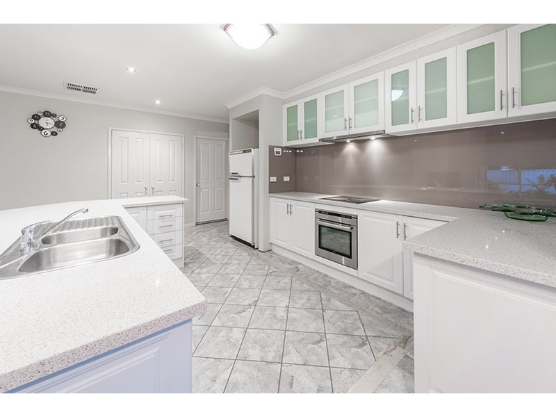 14 Elmwood Place, Craigieburn VIC 3064