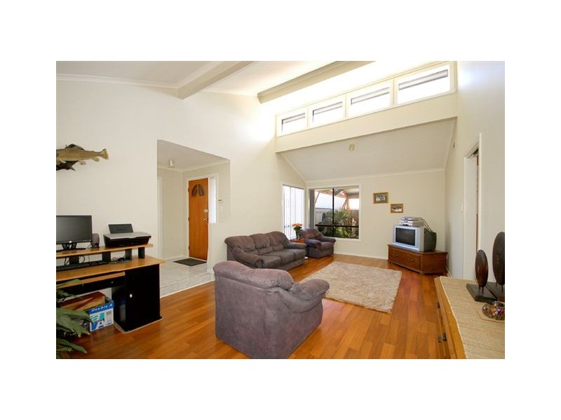 26 Edgecombe Way, Roxburgh Park VIC 3064