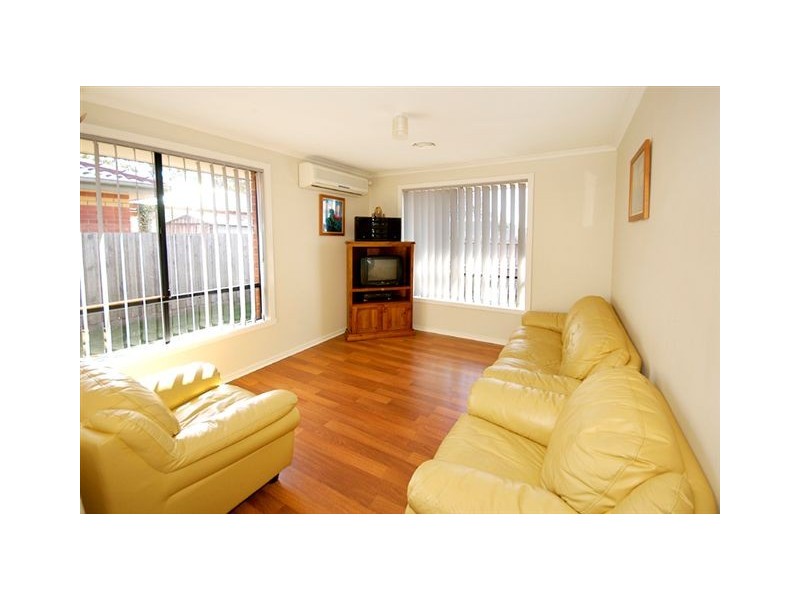 26 Edgecombe Way, Roxburgh Park VIC 3064